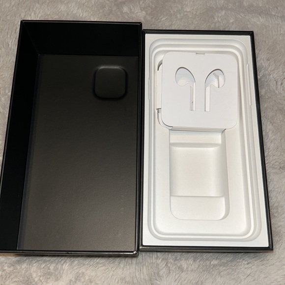 iPhone 11 Pro Max Rose Gold Box - Picture 5 of 5